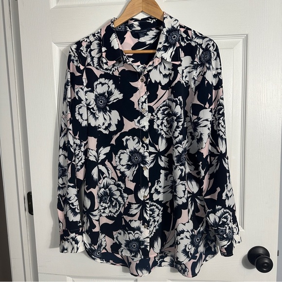 Tommy Hilfiger size large blouse, floral with gold buttons, hi-lo hem, spring - Picture 1 of 12